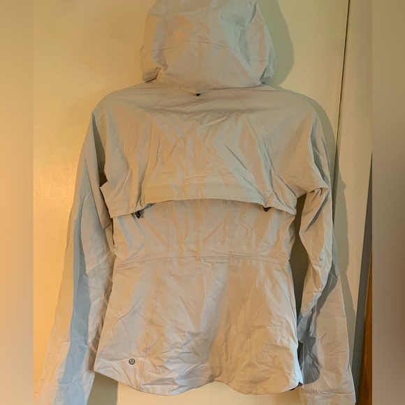 Lululemon running/cycling raincoat, size 2 (xs) - Picture 2 of 3